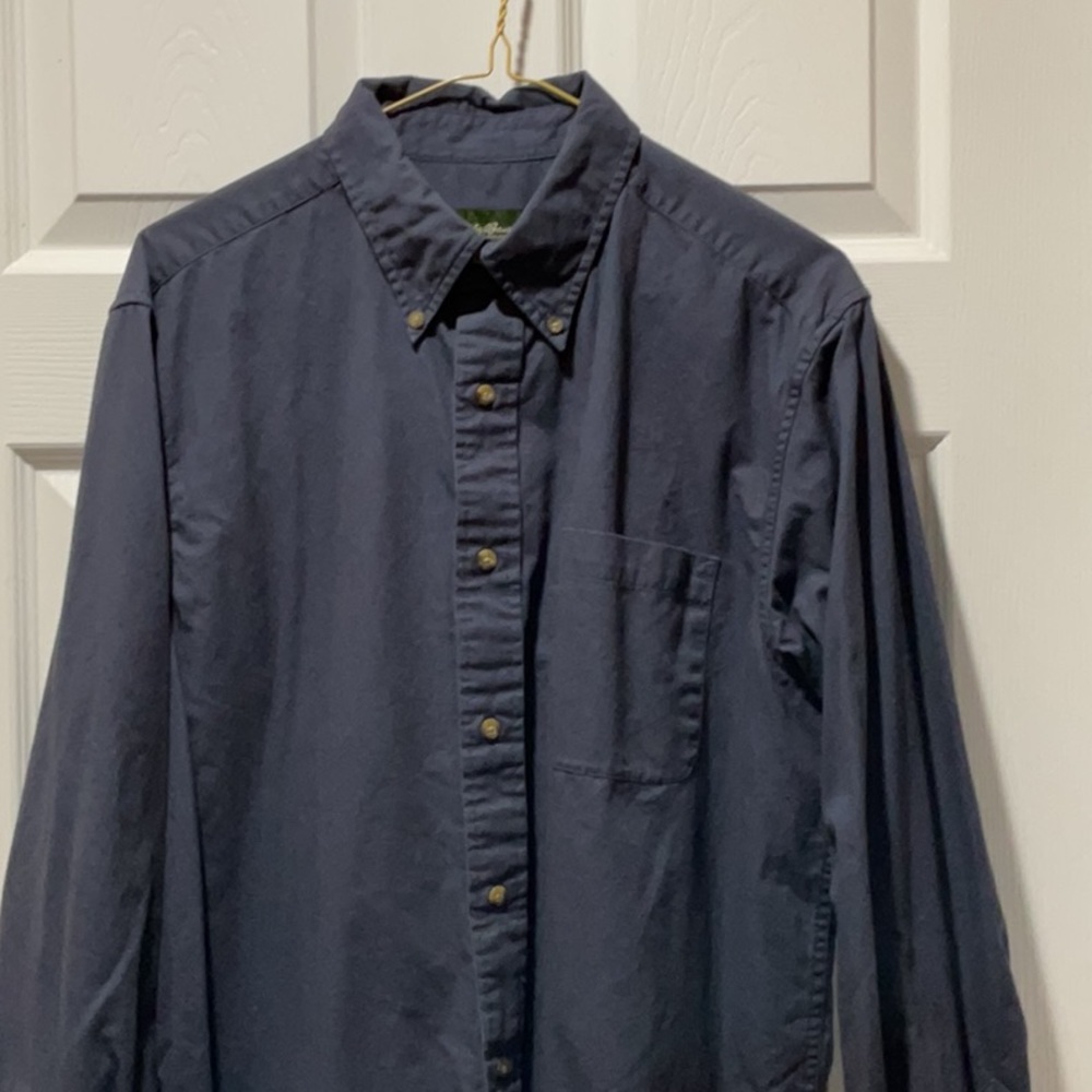 Comfortable Eddie Bauer navy blue button down collar long sleeve shirt in cotton